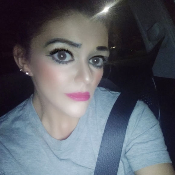 Meet your Posher, Jennifer Lewis - Picture 2 of 4